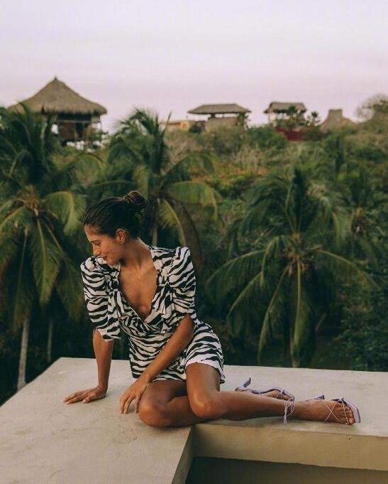 这位西班牙博主的简约舒服穿搭经 在日常生活记录中全都有