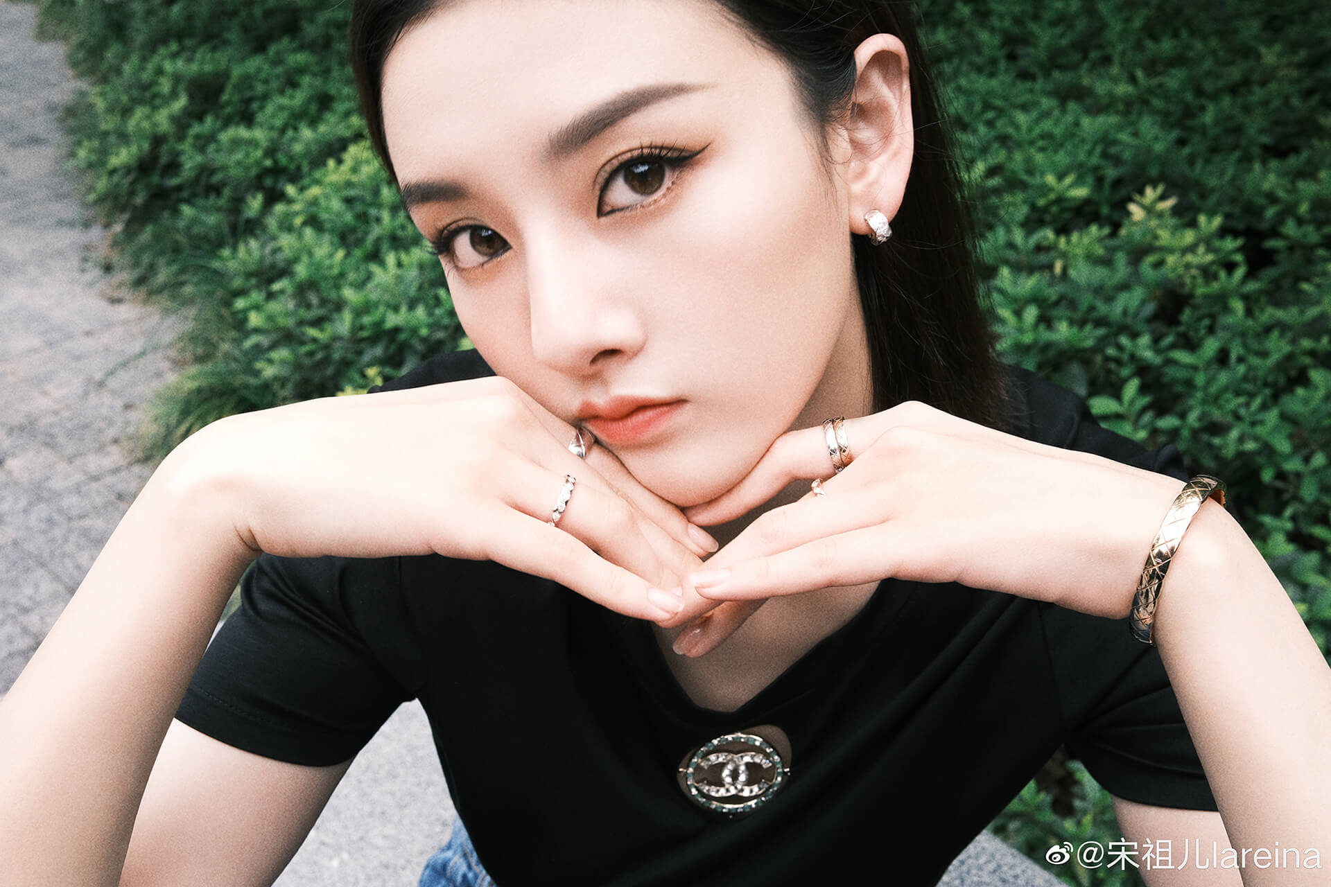 宋祖儿的穿搭简直就是小女生的模版！可纯可艳又不媚俗