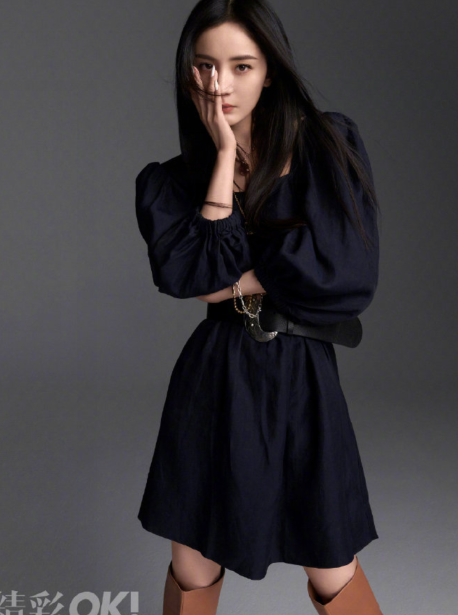 杨幂登杂志封面,红裙妩媚西装干练潇洒,黑丝美腿狂野性感