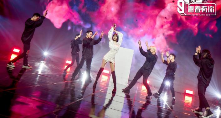 Lisa身材登热搜榜一位!获选为ANDAM评委力证在时尚界的影响力