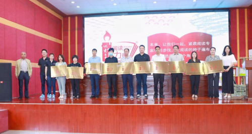 克丽缇娜 克丽缇娜“燃灯基金·阅读力量”第二期项目地陕西鄠邑区公益活动