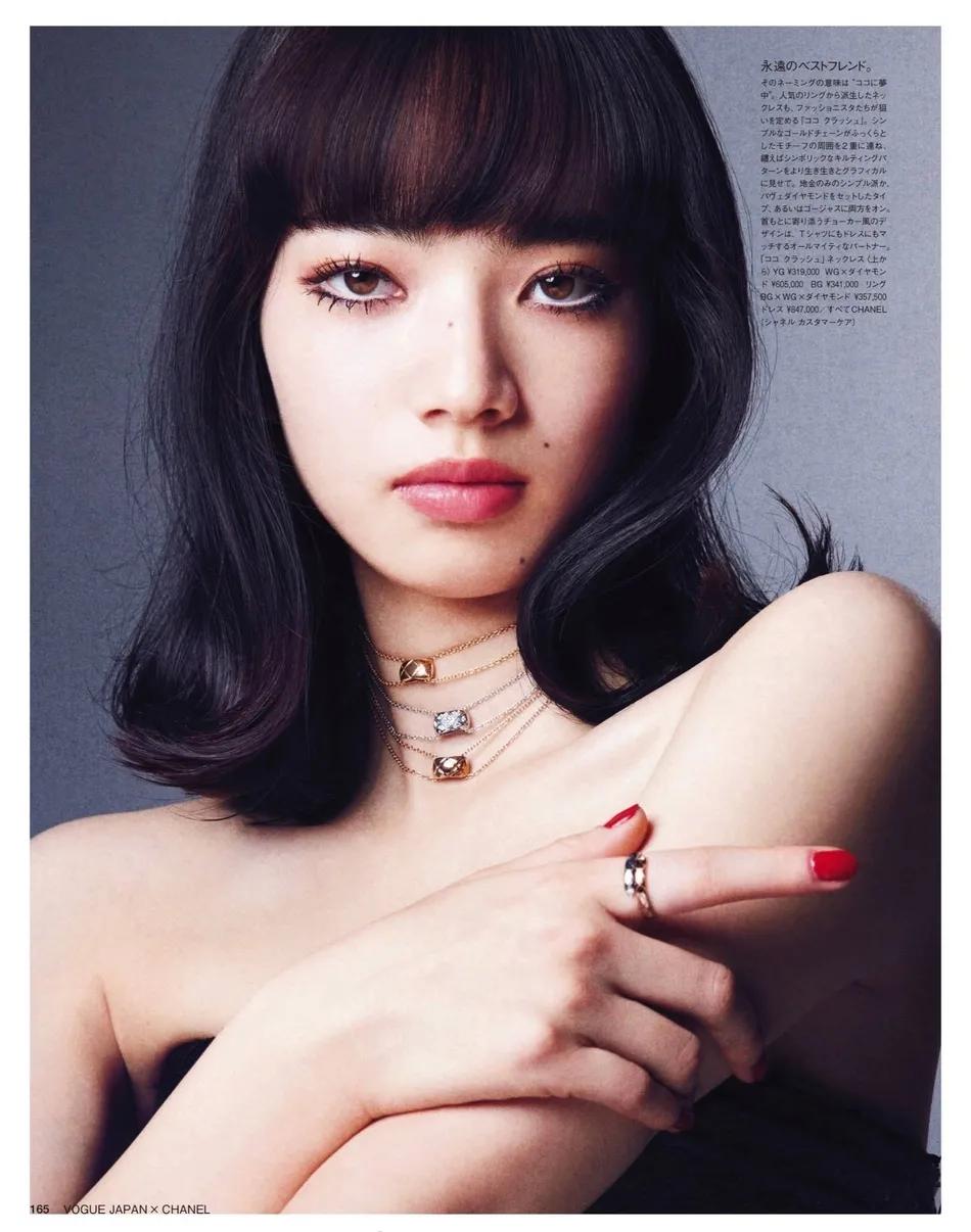 日本女星小松菜奈珠宝写真太惊艳！雪肤娇嫩性感妖媚