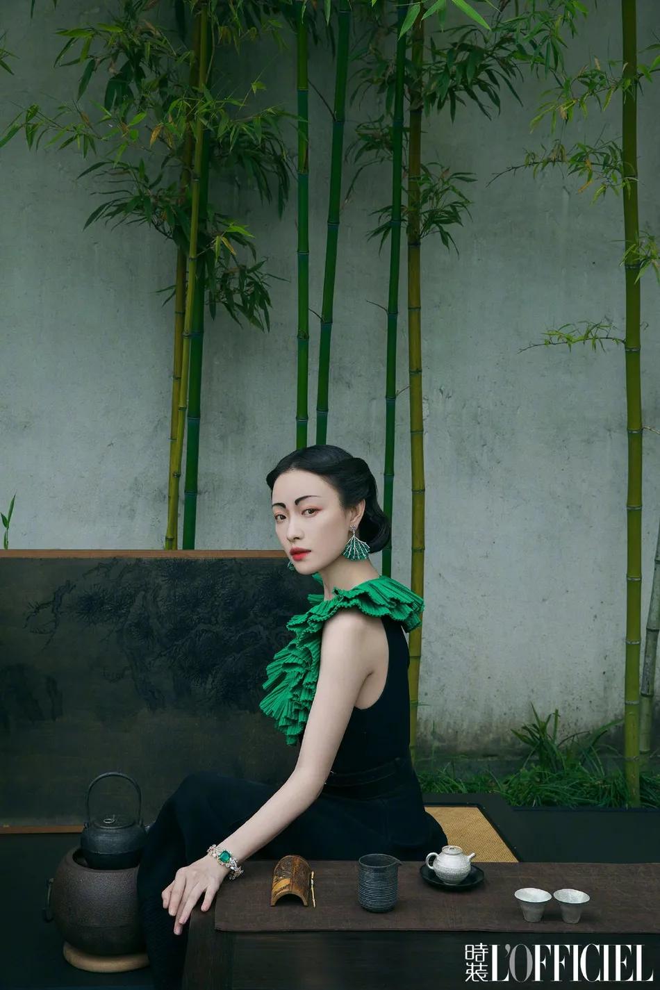 倪妮水墨眉妆容颇有古典美女风韵!她雪肤水嫩性感撩人