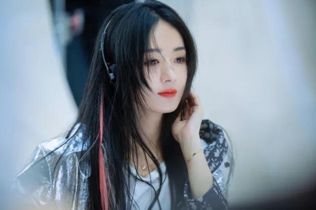 赵丽颖穿渔网裤太酷炫了!雪肤娇嫩俏丽妩媚美得让人窒息