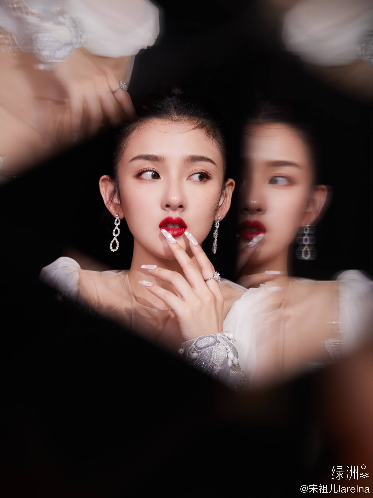 宋祖儿的穿搭简直就是小女生的模版！可纯可艳又不媚俗