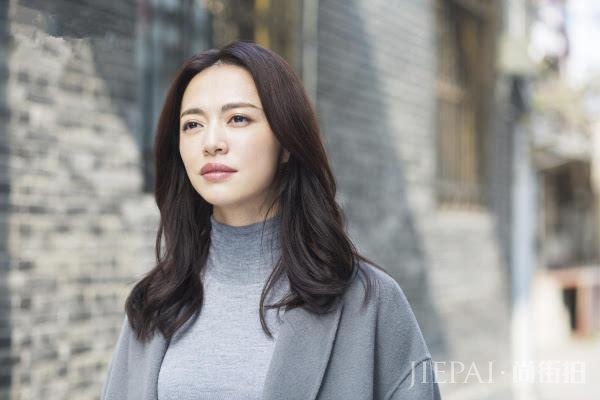 同样是参加婚礼,姚晨素颜怕抢新娘风头,对比古力娜扎见人品