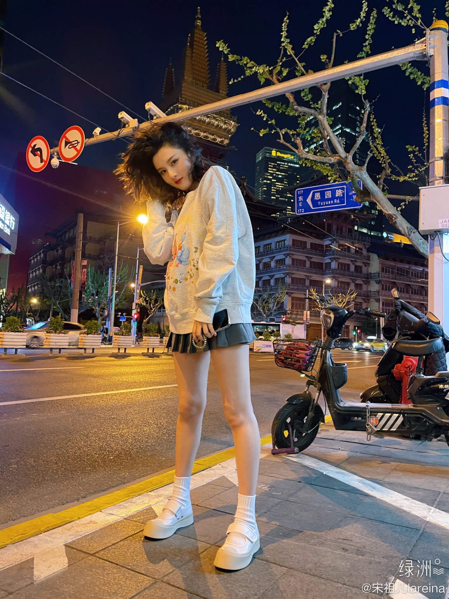 宋祖儿的穿搭简直就是小女生的模版！可纯可艳又不媚俗