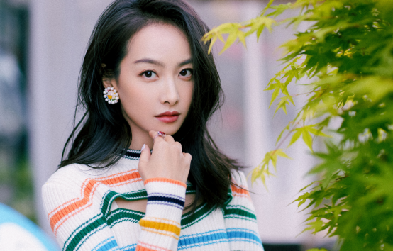 抓住春天的尾巴和宋茜欧阳娜娜，学同款针织衫搭配