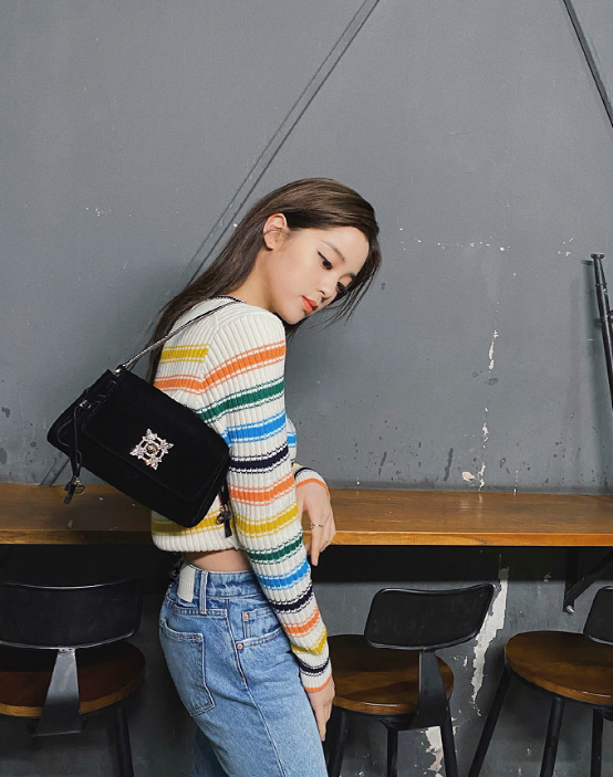 抓住春天的尾巴和宋茜欧阳娜娜，学同款针织衫搭配