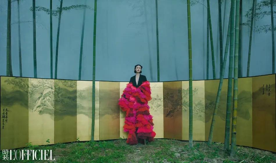 倪妮水墨眉妆容颇有古典美女风韵!她雪肤水嫩性感撩人