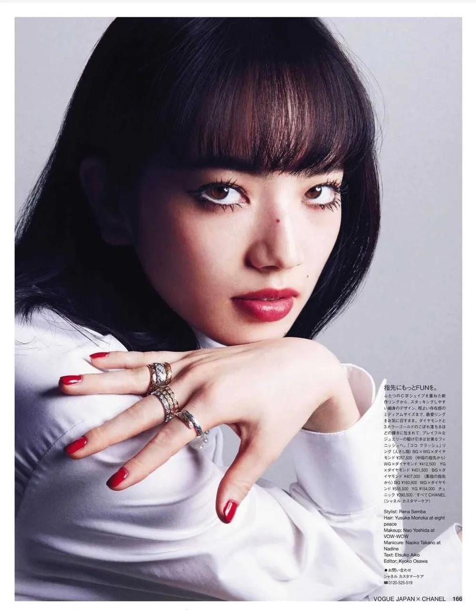 日本女星小松菜奈珠宝写真太惊艳！雪肤娇嫩性感妖媚