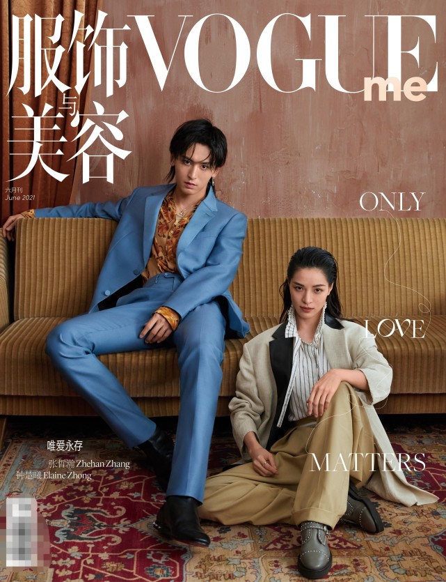 张哲瀚钟楚曦合体拍封面,男星玩侧颜杀,女星时尚感直追2位花旦