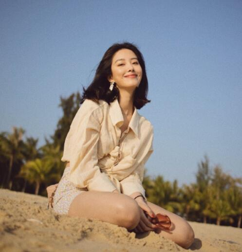杨采钰度假私服来了!这是不是你理想中的度假风?