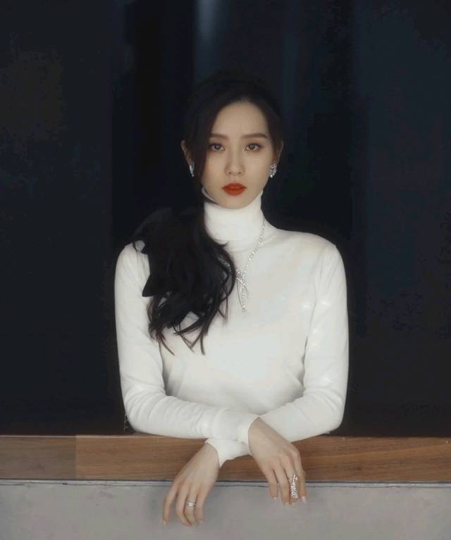 真会穿,刘诗诗在流金岁月中的每套衣服都成了穿搭教材