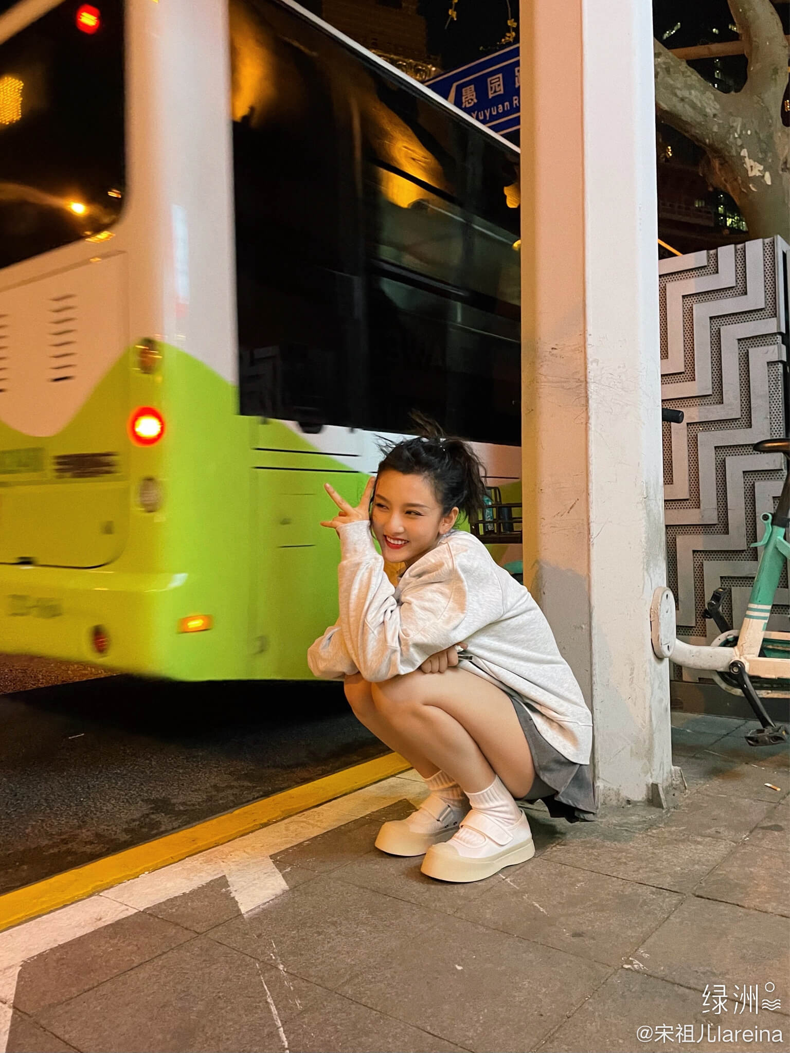 宋祖儿的穿搭简直就是小女生的模版！可纯可艳又不媚俗