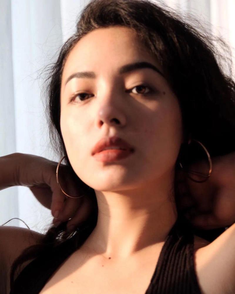 越南微胖网红火了!有张柏芝的颜还有迷人的曲线,拍照从不P掉赘肉