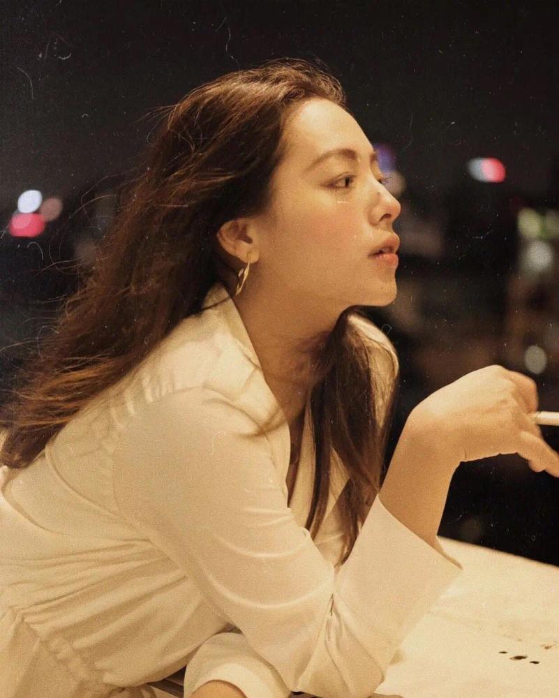 越南微胖网红火了!有张柏芝的颜还有迷人的曲线,拍照从不P掉赘肉