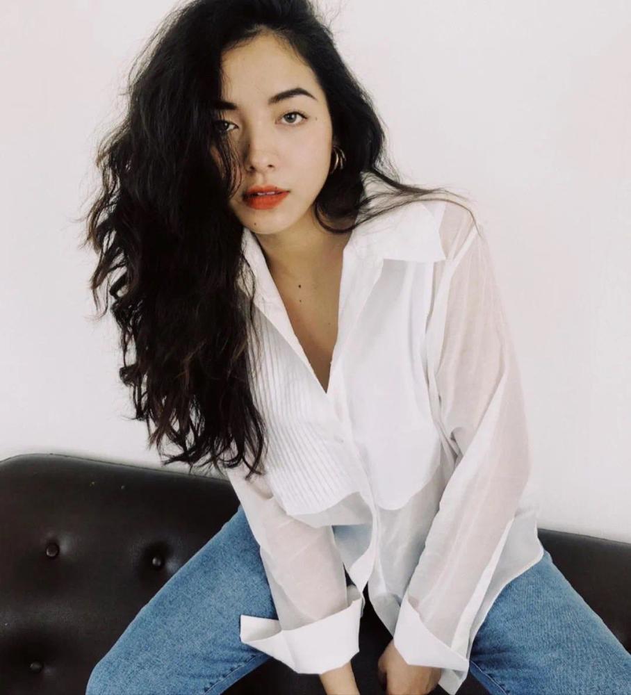 越南微胖网红火了!有张柏芝的颜还有迷人的曲线,拍照从不P掉赘肉