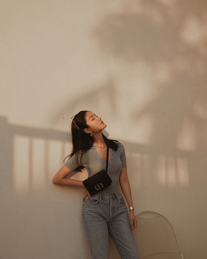 杨采钰的法式风太撩人了,南法衬衫优雅有风情,难掩阔太气质!