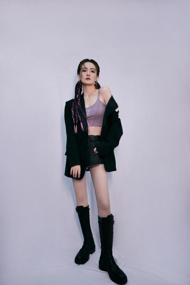 想要清纯又性感怎么穿?让徐璐的最新穿搭告诉你