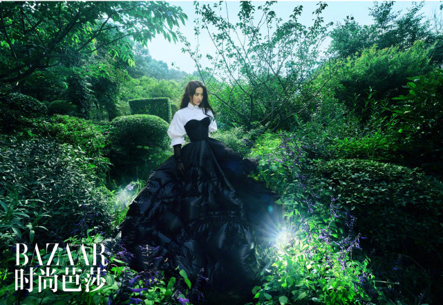 刘亦菲曝初夏丛林大片，85花风格大胆，侧颜杀可比肩杨幂