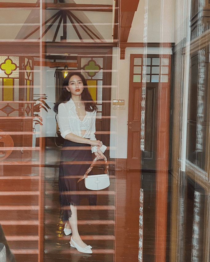 杨采钰的法式风太撩人了,南法衬衫优雅有风情,难掩阔太气质!