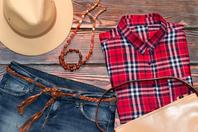 牛仔裤怎么搭配上衣好看 夏天牛仔裤怎么穿好看又显瘦