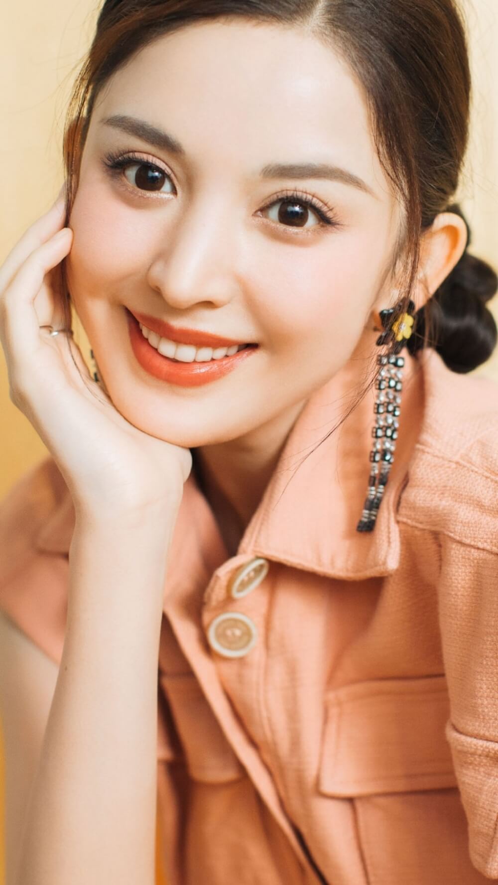 古力娜扎双丸子头粉嫩脸蛋可爱图片写真