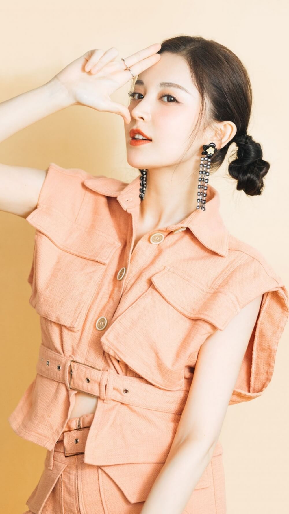 古力娜扎双丸子头粉嫩脸蛋可爱图片写真