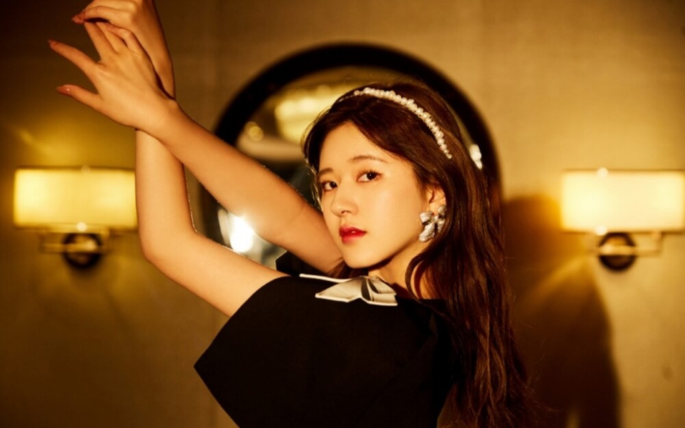 赵露思甜美小黑裙子高贵公主范光影图片写真