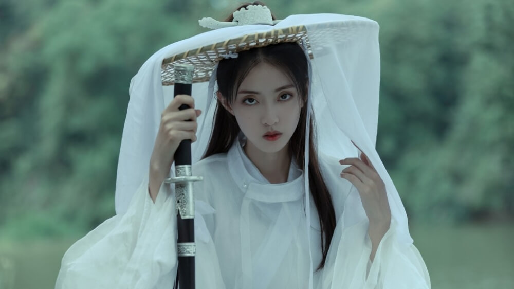 英姿飒爽仙侠风小仙女湖边仙气飘飘个人图片写真