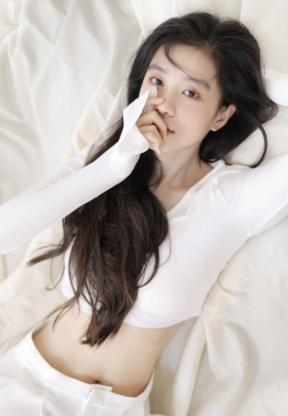 长卷发高颜值素颜大学美女校花妩媚私房图片