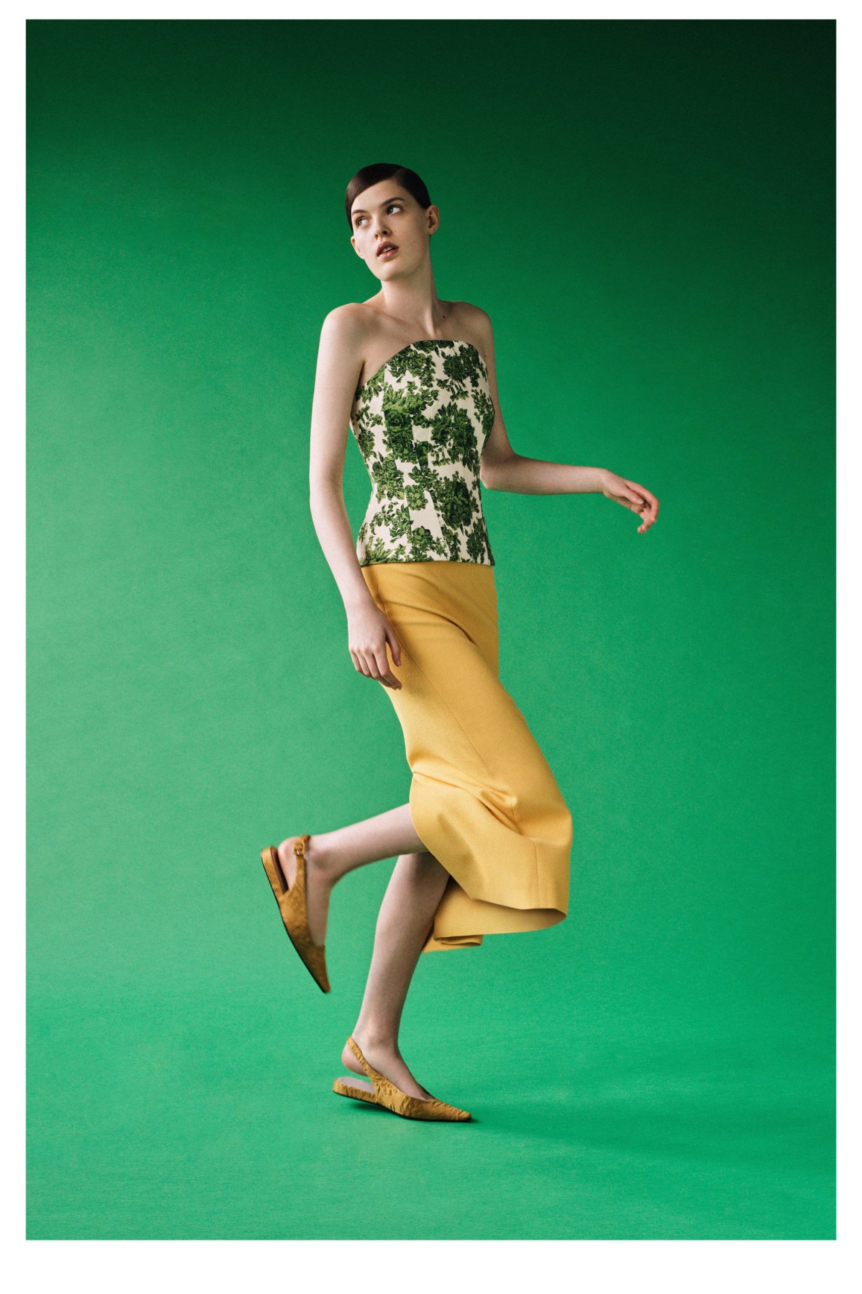 2022早春服装报导:满载50年代末气息,Emilia Wickstead充满乐趣的复古服装