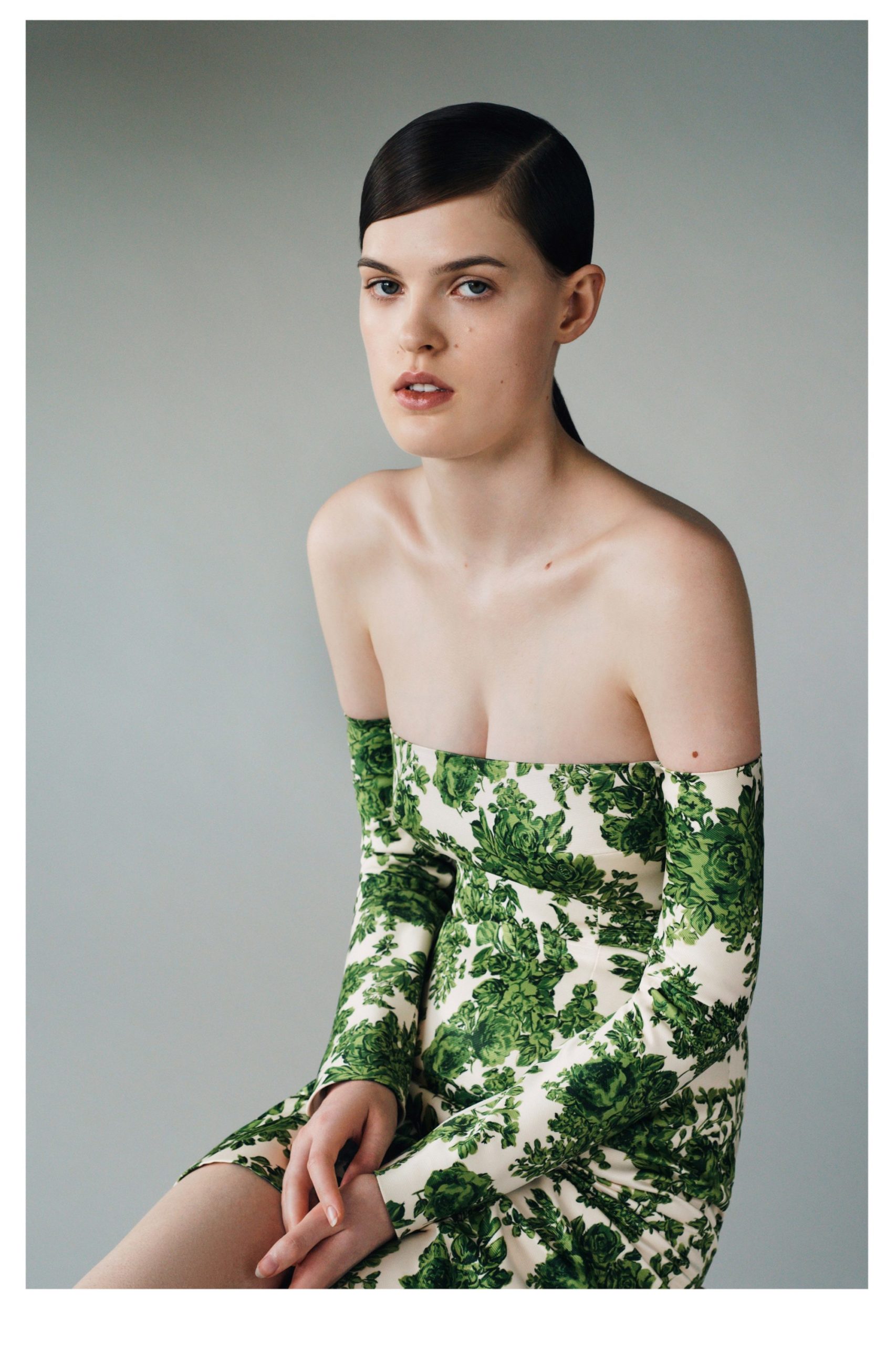 2022早春服装报导:满载50年代末气息,Emilia Wickstead充满乐趣的复古服装