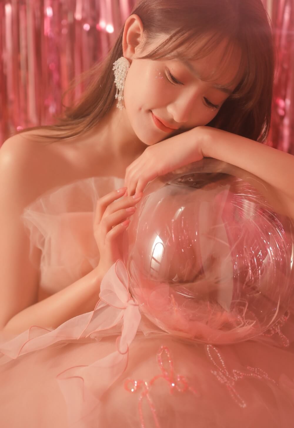 桃花妆美女粉色薄纱蓬蓬裙美腿杀艺术写真图片