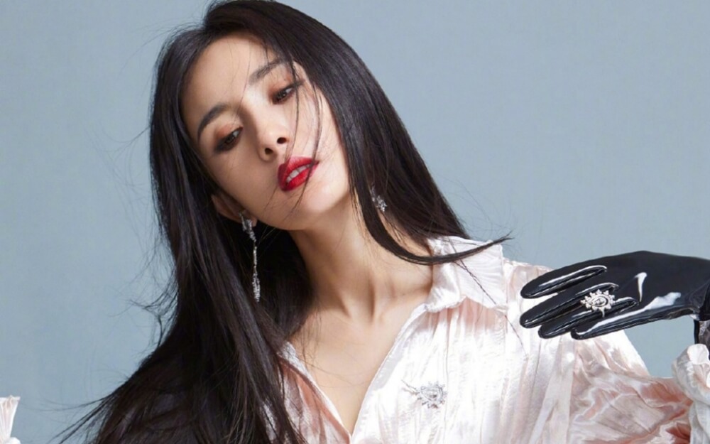 杨幂全包眼线烈焰红唇御姐风时尚写真图片