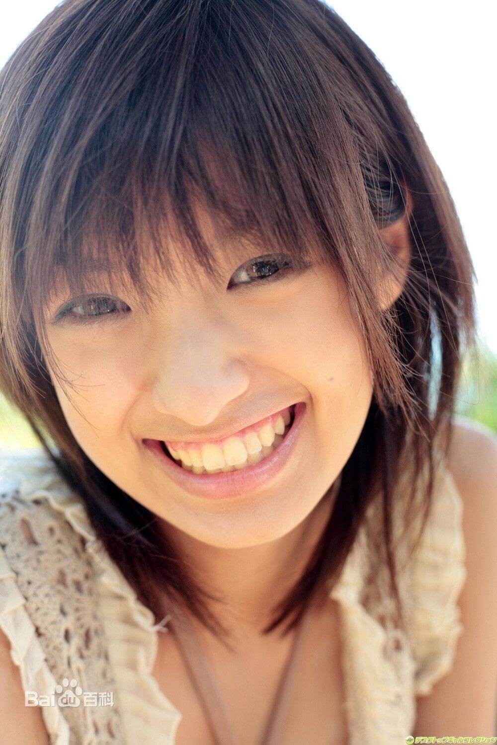 日本清纯少女偶像南明奈明朗的露齿笑写真图片集