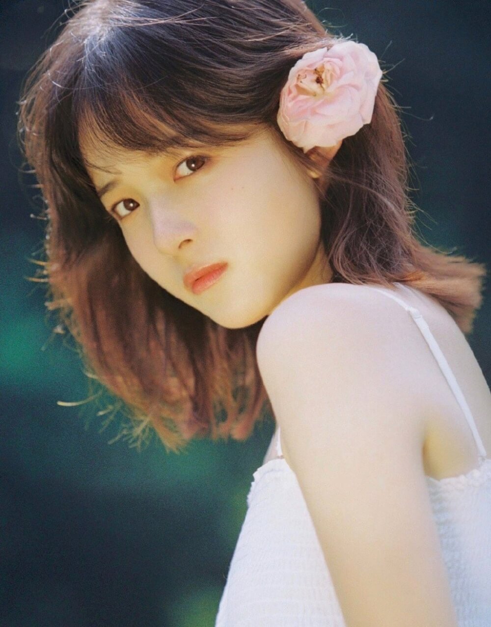 头戴花朵可爱短脸软妹日杂风胶卷图片写真