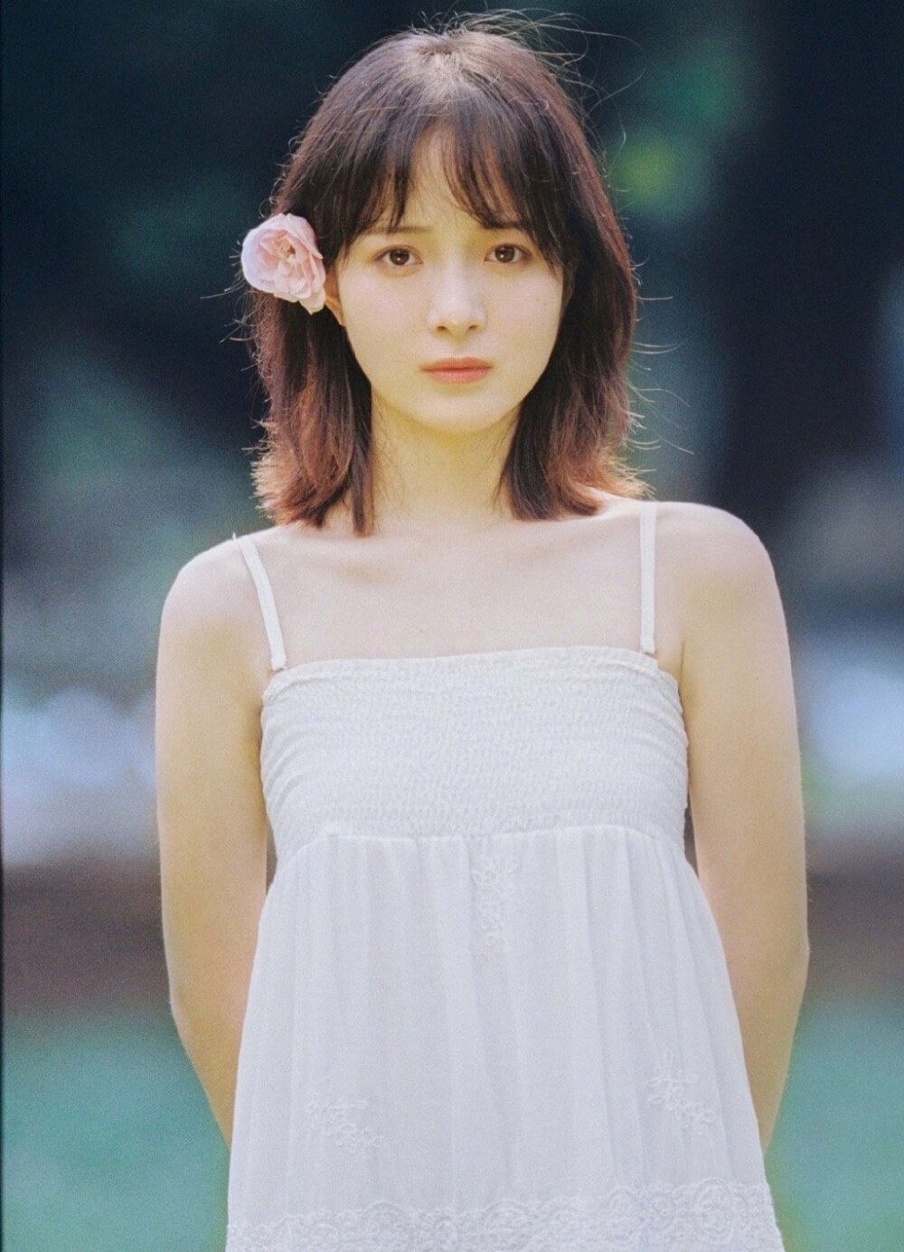 头戴花朵可爱短脸软妹日杂风胶卷图片写真