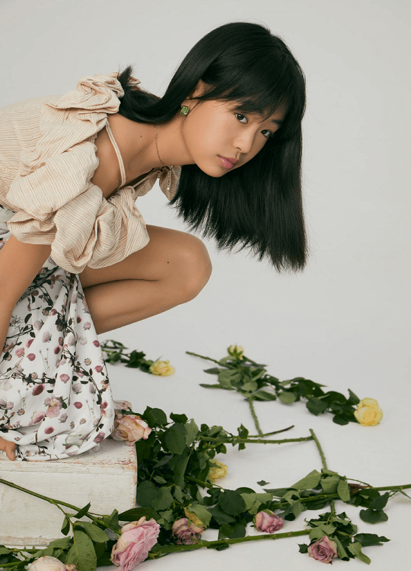 佟大为女儿最新写真片曝光,童趣造型很有公主感,一看就有教养