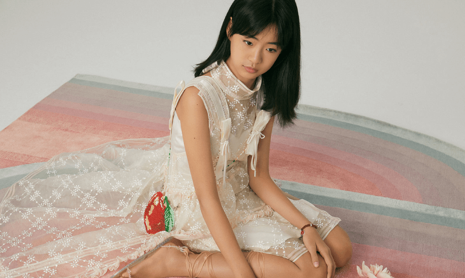 佟大为女儿最新写真片曝光,童趣造型很有公主感,一看就有教养
