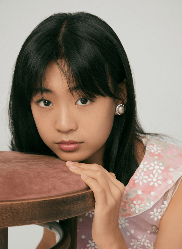 佟大为女儿最新写真片曝光,童趣造型很有公主感,一看就有教养