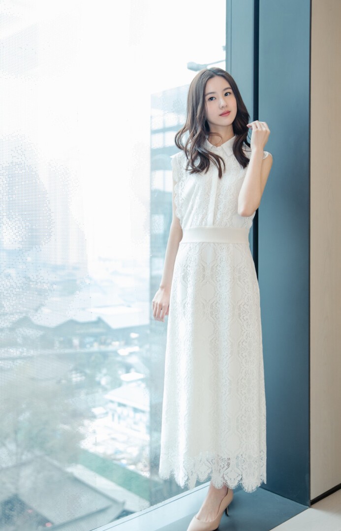 陈都灵穿银色流光礼服裙太抢眼,发髻造型高贵端庄还浪漫
