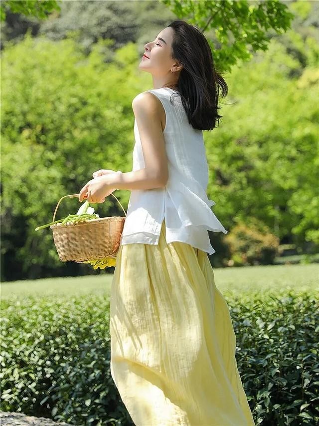 夏季怎样从色彩上穿出时髦感?学会这套“3:7”穿衣打扮配色法,很高级