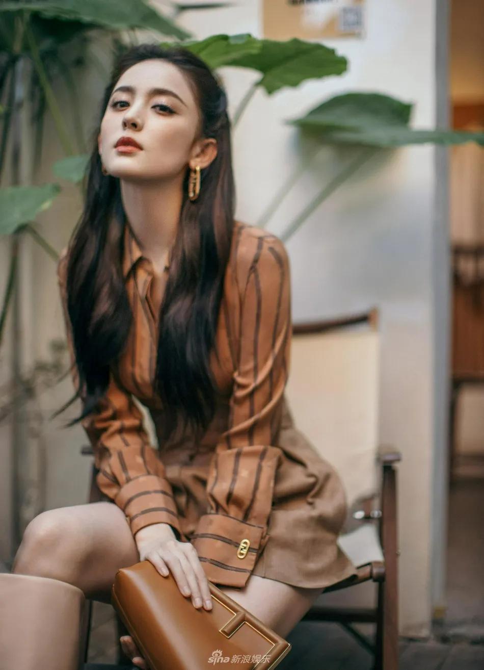 古力娜扎最新写真干练美艳!蛮腰长腿太性感撩人