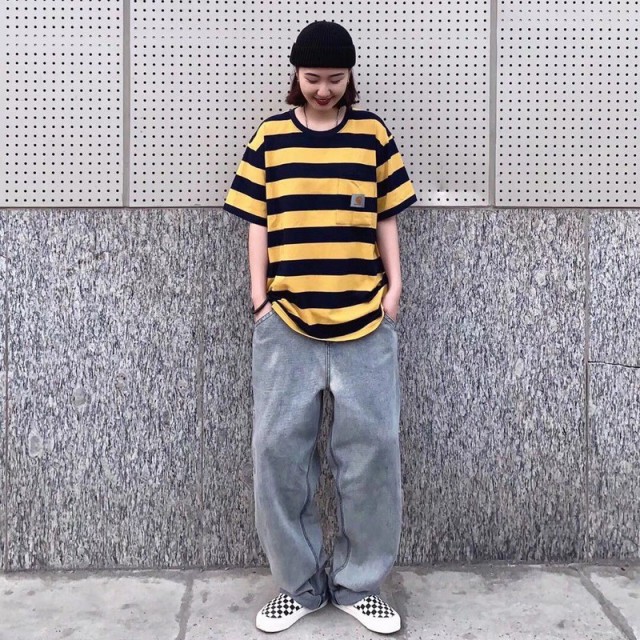 黄色衣服搭配什么颜色的裤子 怎么搭配黄色衣服好看