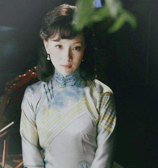 中年女性怎么穿衣打扮能彰显中国风时尚韵味