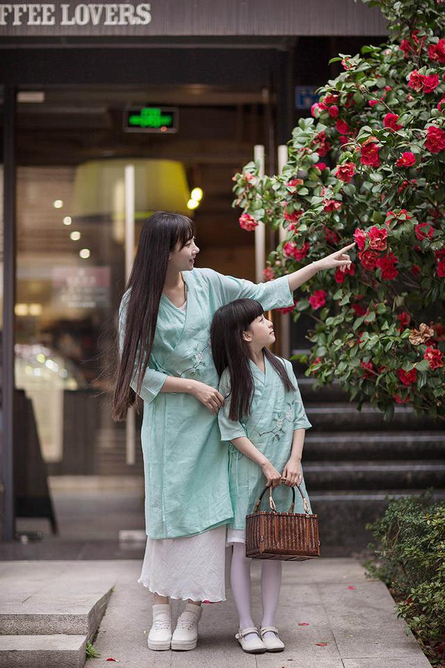 中年女性怎么穿衣打扮能彰显中国风时尚韵味