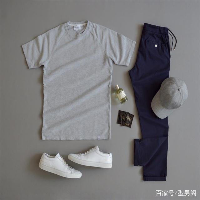 男人怎么穿?灰色短袖简约、气质还舒服!