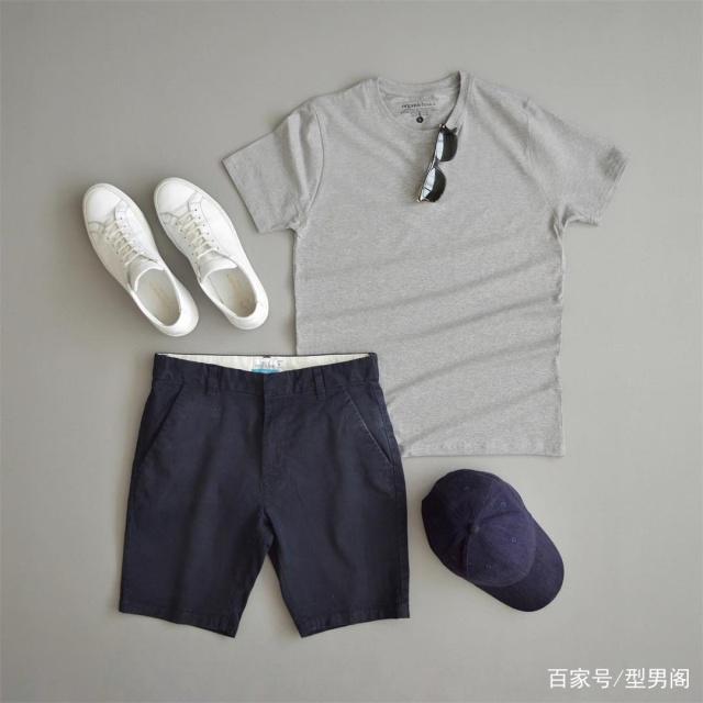 男人怎么穿?灰色短袖简约、气质还舒服!